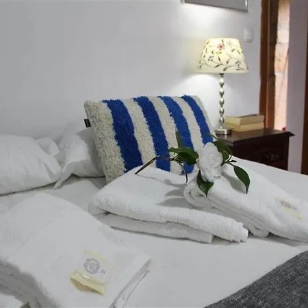 Santa Comba Garden Cottage, Cleaning Included Ferienhaus *